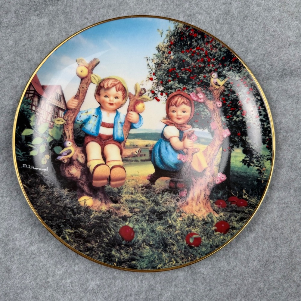Danbury Mint Hummel Apple Tree Boy and Girl Collector Plate Little Companions 8"